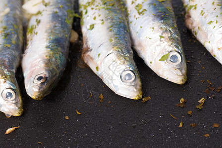 网格上的鱼烹饪海鲜水平食物背景图片