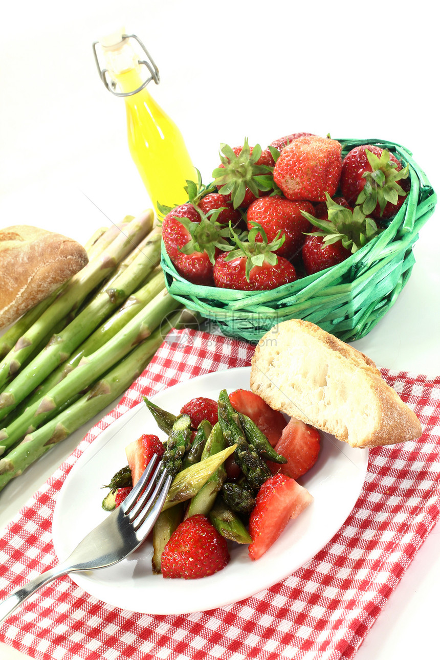 草莓沙拉食物季节收成白色熟食烹饪红色美味水果蔬菜图片