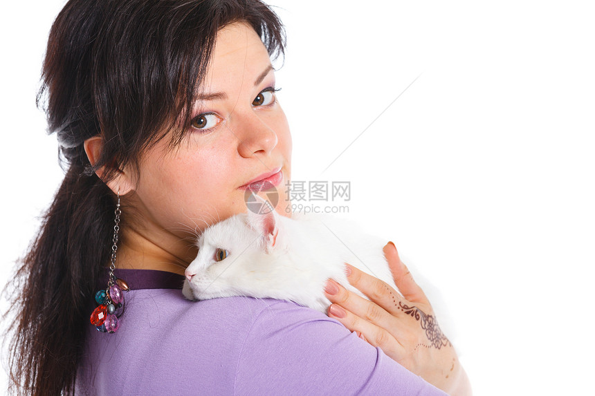 年轻女人抓着白猫夫妻情人猫咪感情快乐动物家庭女士头发医生图片