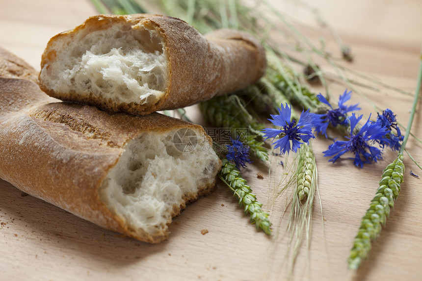 法国新鲜面包棕色粮食蓝色食物面粉脆皮玉米小麦绿色早餐图片