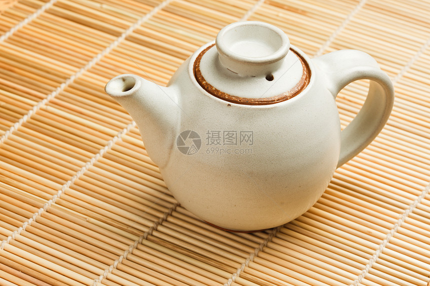 竹垫上中国茶壶制品厨房竹子便门桌子陶器陶瓷釉面图片