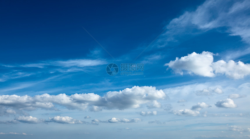小型山上天空晴天丘陵天堂云景阴影蓝色热带绿色图片