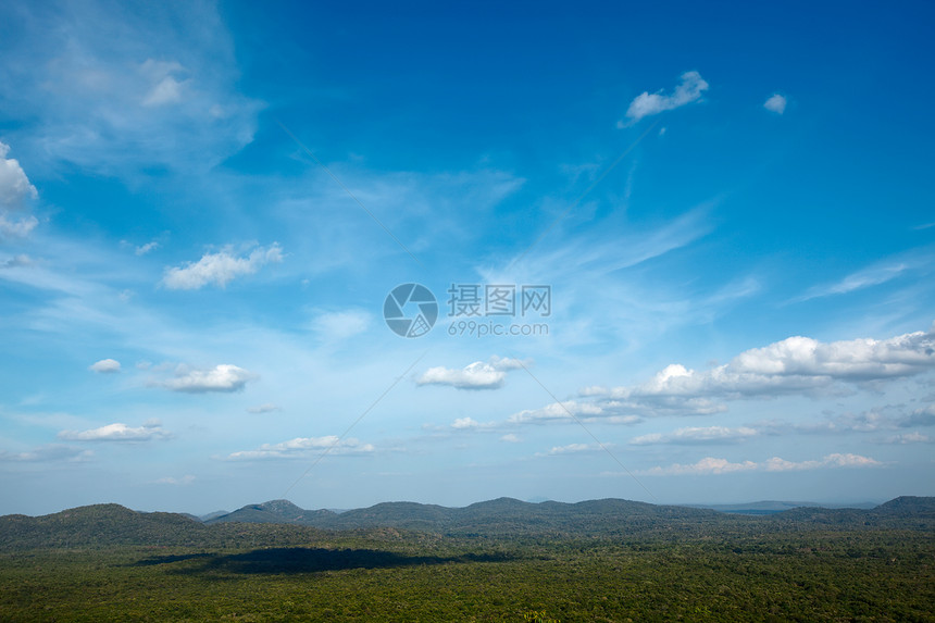 小型山上天空热带丘陵阴影蓝色晴天绿色图片