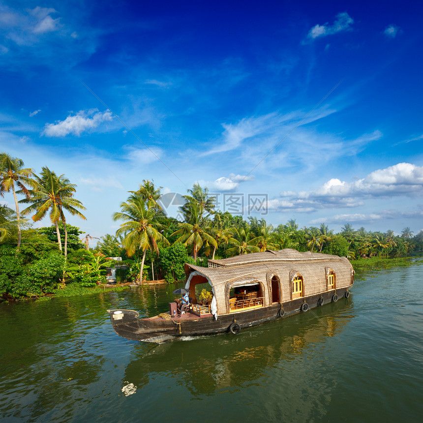 印度喀拉拉腊背水上的豪船正方形巡航风景渡船航行运输旅游旅行闲暇船屋图片