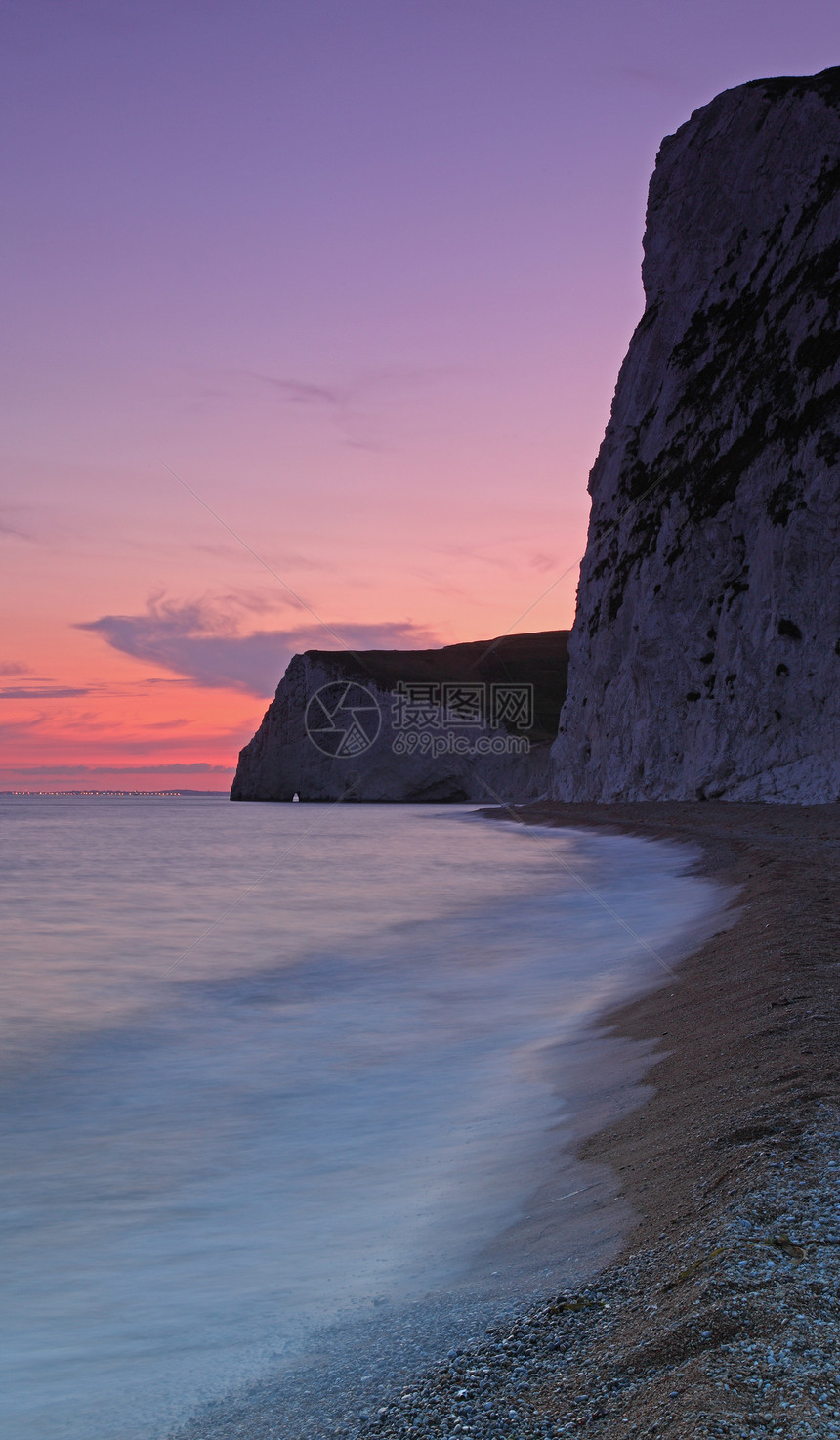 Dorset日落时的裂缝天空地质学海浪太阳地标旅行海岸线天气支撑悬崖图片