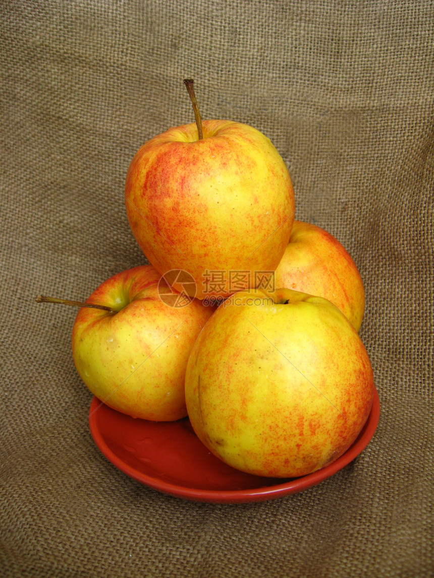 棕色背景上的苹果花园食物诱惑花蜜香气桌子甜点果汁水果饮食图片