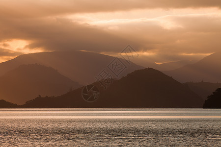 新西兰上方的云层日落高清图片