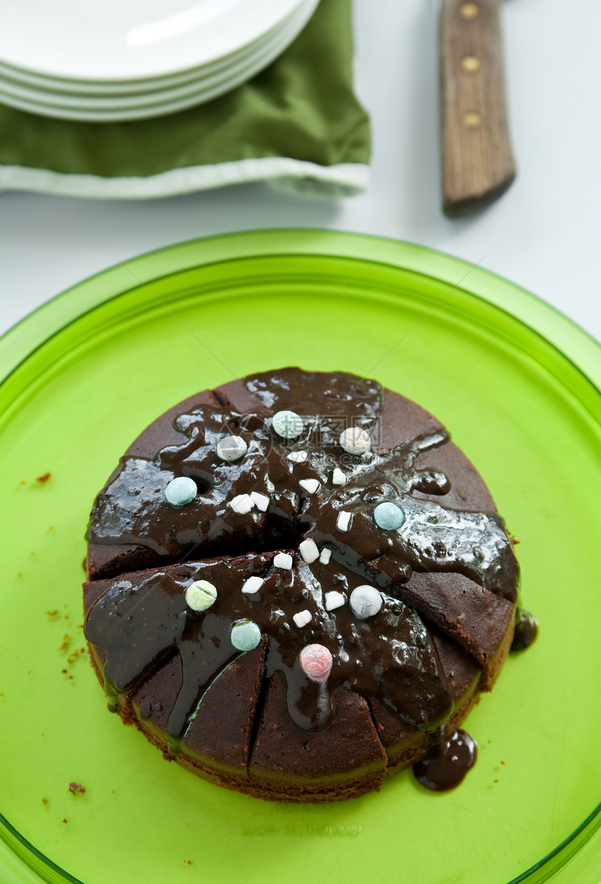 岩浆巧克力蛋糕白背景盘子巧克力小吃豆子奢华食物蛋糕饮食甜点礼物图片