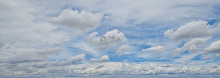 全景天空和云云沉淀蓝天天气季节积雨阳光天蓝色环境蓝色晴天图片