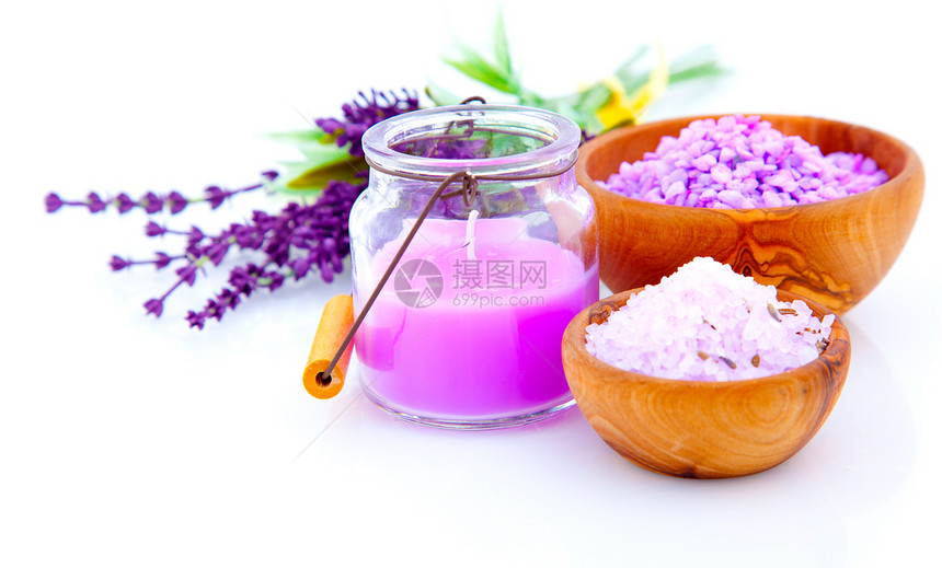 白底绝缘的紫色浴盐温泉洗澡呵护产品化妆品草本植物药品迷迭香肥皂木头图片