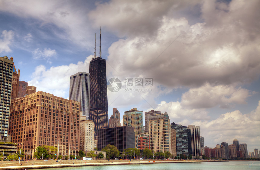芝加哥市中心 阳光明媚的白天IL支撑场景旅游建筑学市中心旅行天空建筑摩天大楼海岸线图片