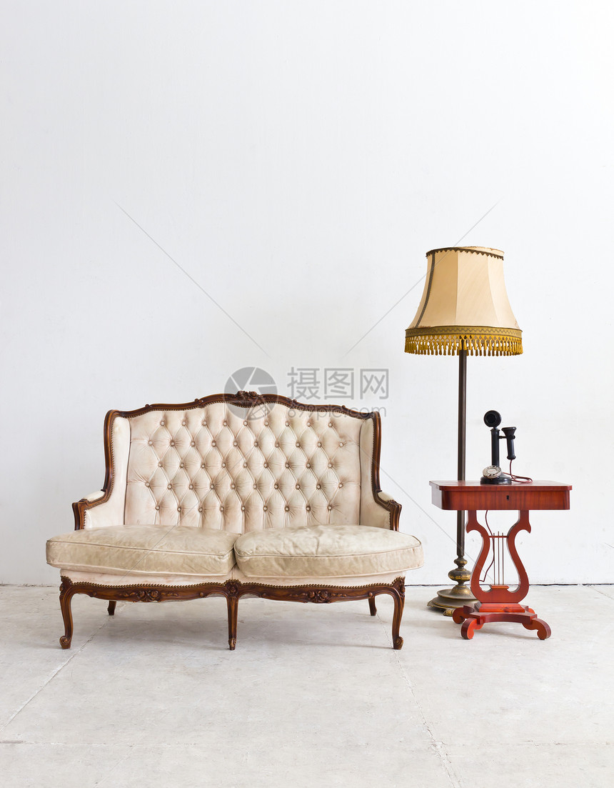 白色房间的老式豪华手椅装潢装饰座位沙发插图衣服电话雕刻技术蓝色图片