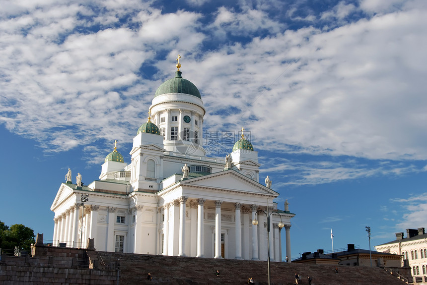 教会 赫尔辛基观光白色圆形阳光天空大教堂石头游客蓝色柱子图片