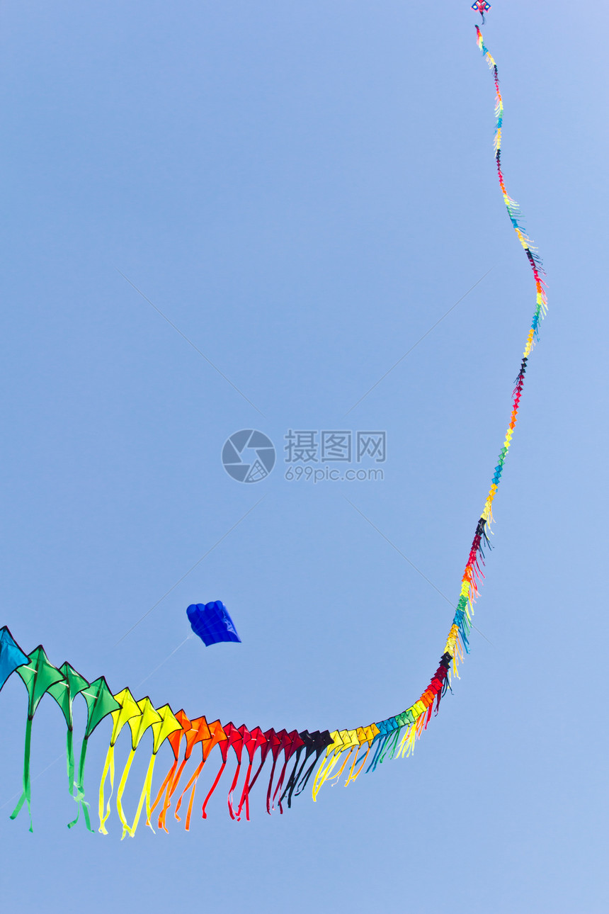 蓝色天空的风筝色彩多彩图片