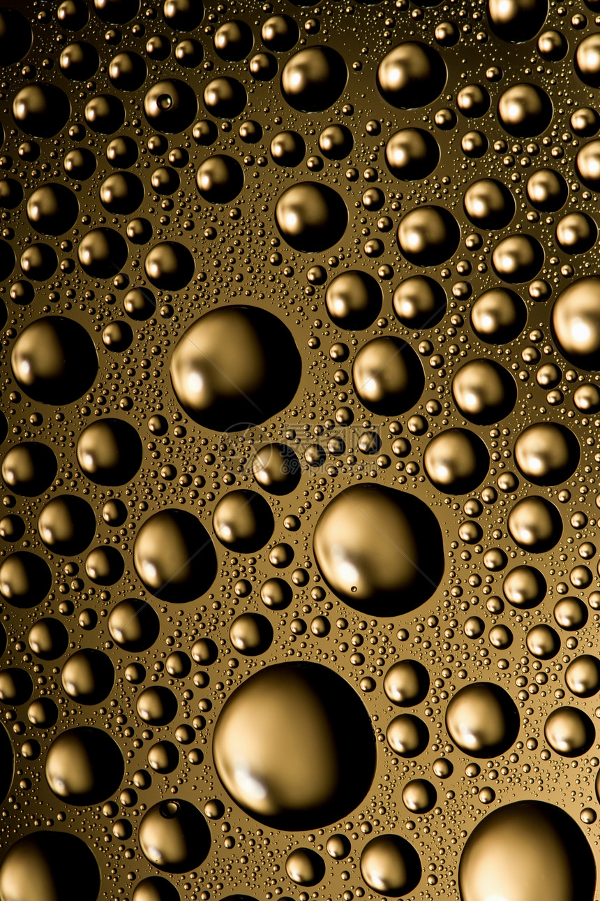 金色水滴背景雨滴液体玻璃窗户水分瓶子环境宏观金子圆圈图片
