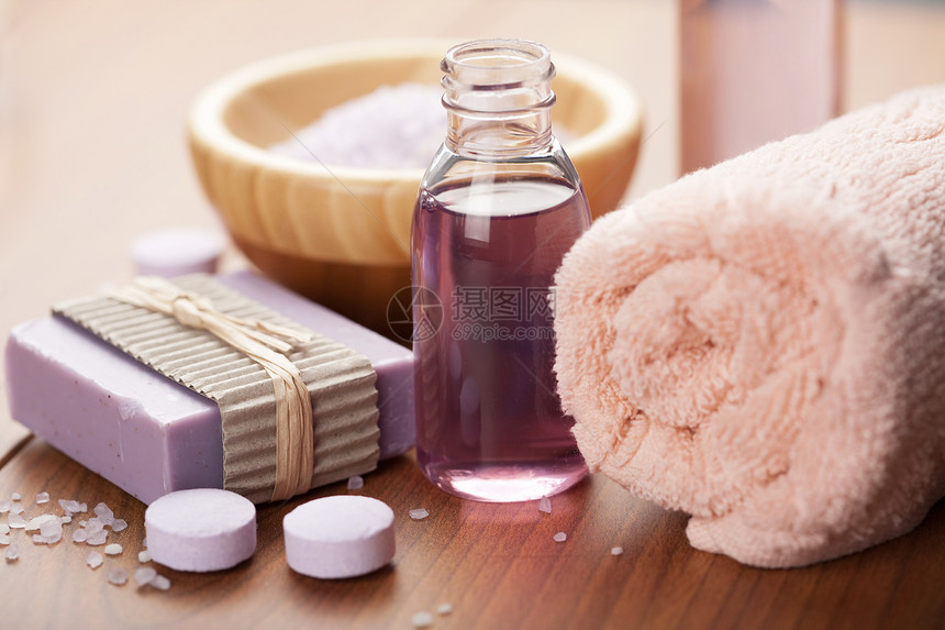 基本油和草药肥皂 温泉和身体护理背景紫色洗澡卫生化妆品奢华浴室皮肤福利冥想皮肤科图片