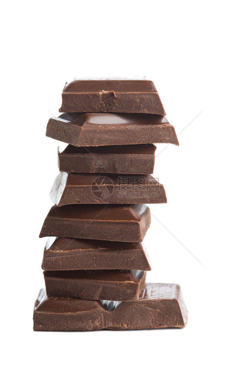 分离的碎碎巧克力片棕色巧克力正方形美食育肥可可食物营养诱惑宏观图片