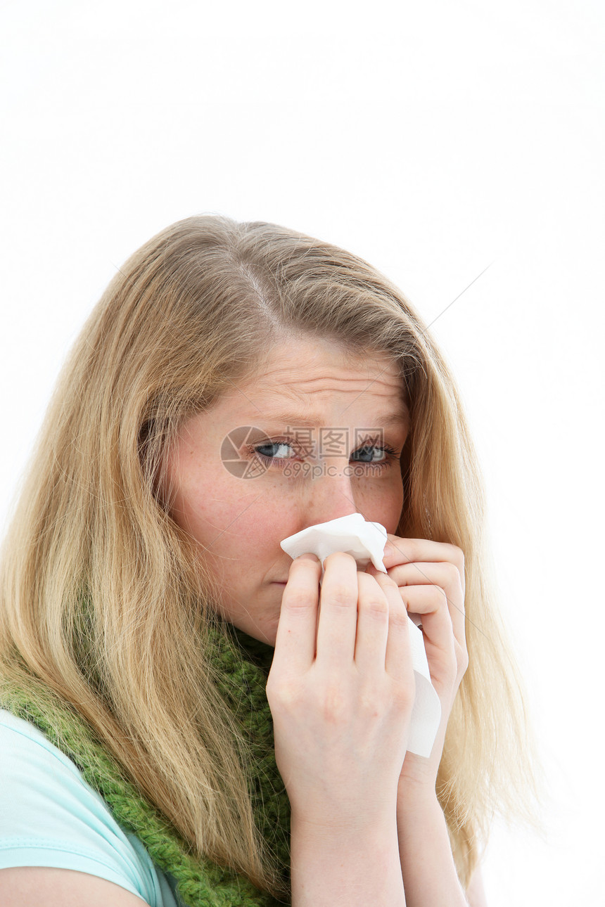 生病的女人吹鼻涕治疗流感女性传染性症状手帕发冷鼻子组织喷嚏图片