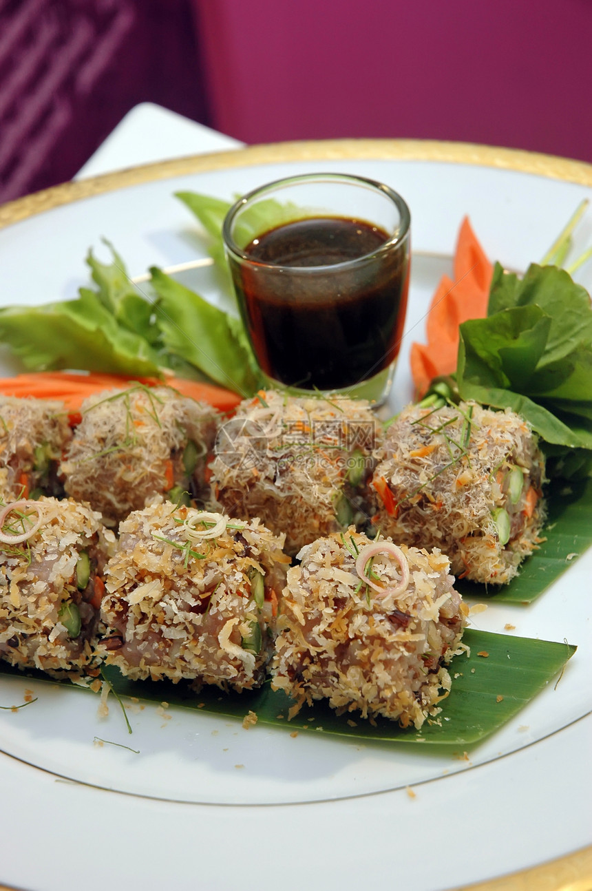 泰式泰国食品烹饪粮食香料美食健康绿色餐厅油炸食物胡椒图片