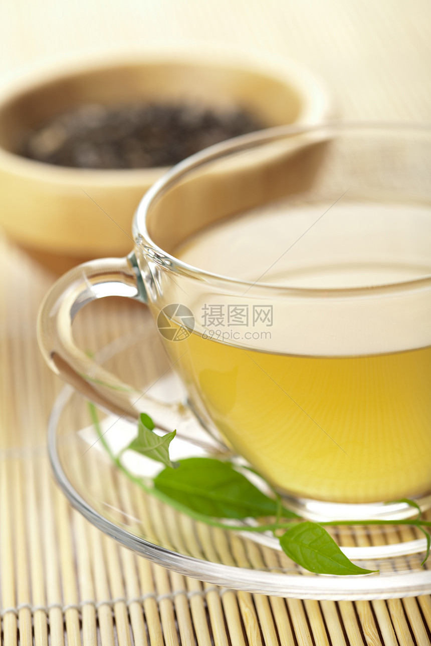 茶杯绿茶飞碟早餐芳香咖啡店植物玻璃香气饮料叶子杯子图片
