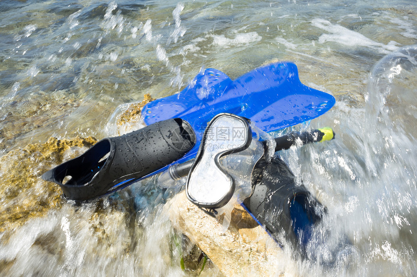 岸上潜水艇水平风镜面具泳鳍海岸拖鞋运动海洋潜水海滩图片