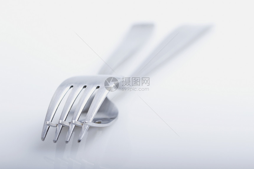两个叉子早餐菜单工具黑色盘子午餐环境银器白色用餐图片