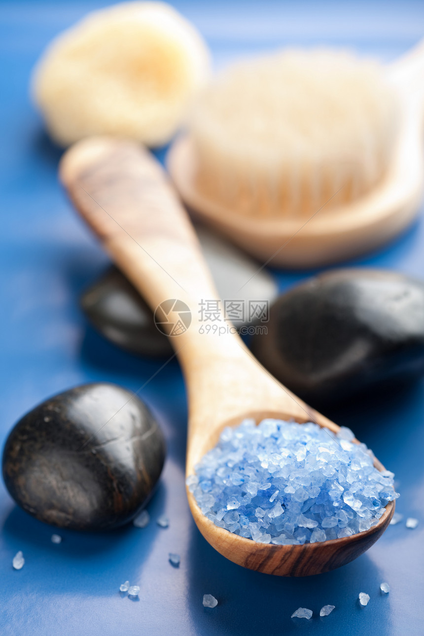 草药盐和温泉石冥想药品海绵治疗岩石平衡环境身体石头蓝色图片