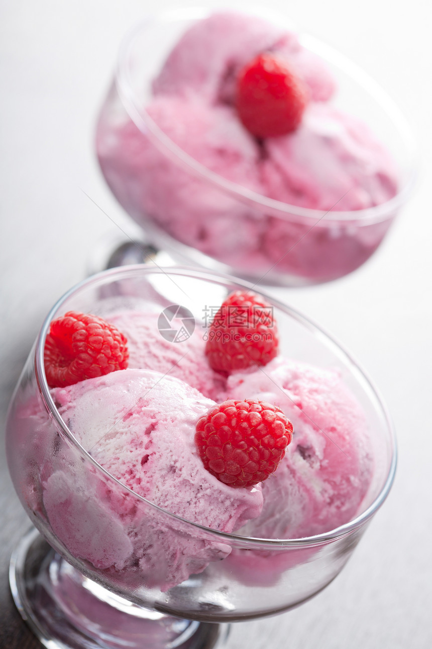 冰淇淋加新鲜草莓甜点蔬菜奶制品牛奶小吃诱惑玻璃食谱覆盆子奶油图片