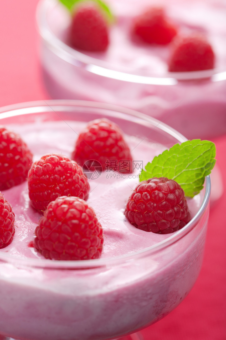 甜点加新鲜草莓蔬菜酸奶早餐食物小吃诱惑叶子水果食谱牛奶图片