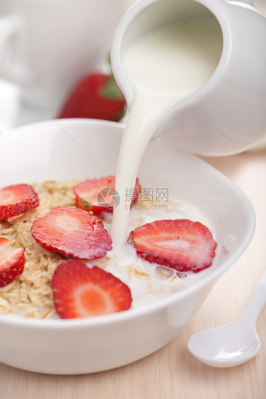 谷物新鲜草莓水果美食蔬菜小吃甜点麦片牛奶饮料奶制品食物图片