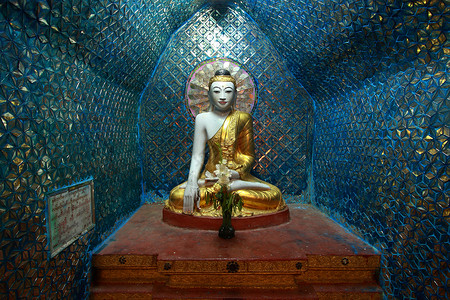 buddha 图像蓝色金子寺庙镜子宗教宝塔神社座位佛塔精神背景图片