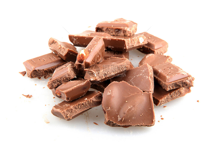 白色背景的破碎巧克力条巧克力美食诱惑糖果食物饮食宏观可可小吃甜点图片