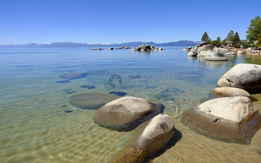 加州塔霍湖闲暇岩石活动巨石高度波浪山脉钓鱼皮艇旅游图片