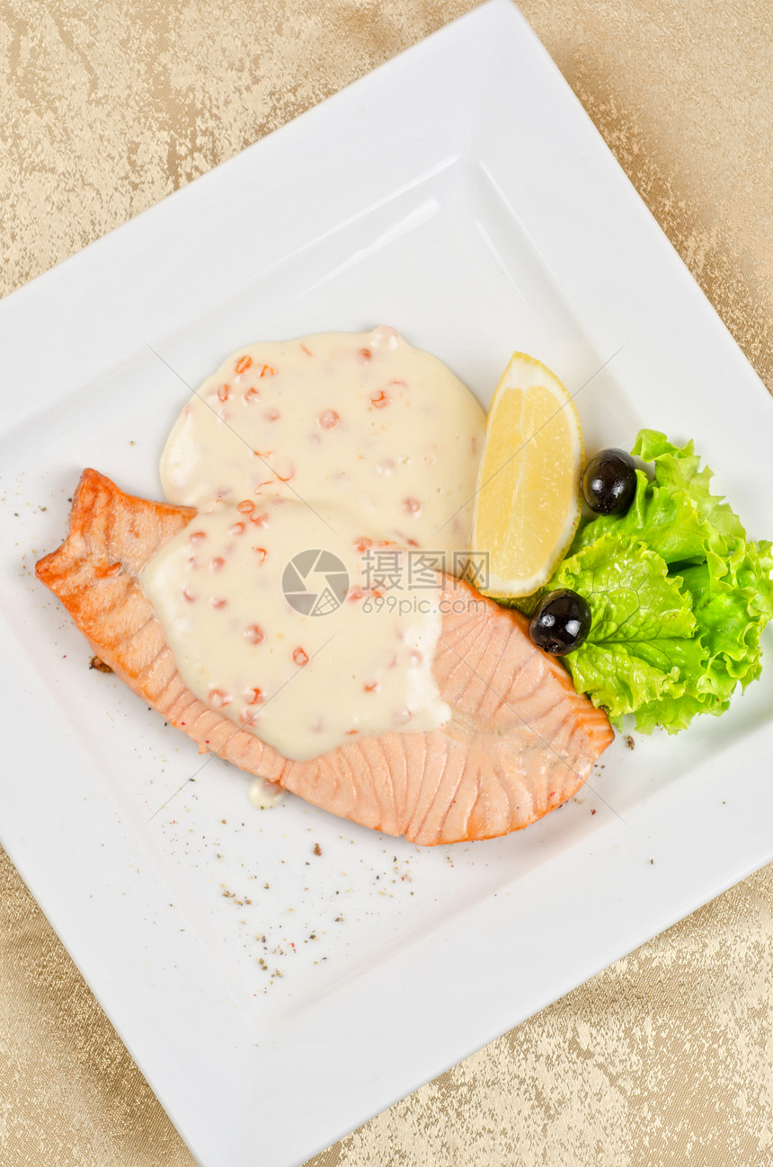 灰鲑鱼牛排宏观油炸海鲜盘子食物蒸汽鳟鱼用具美食牛扒图片