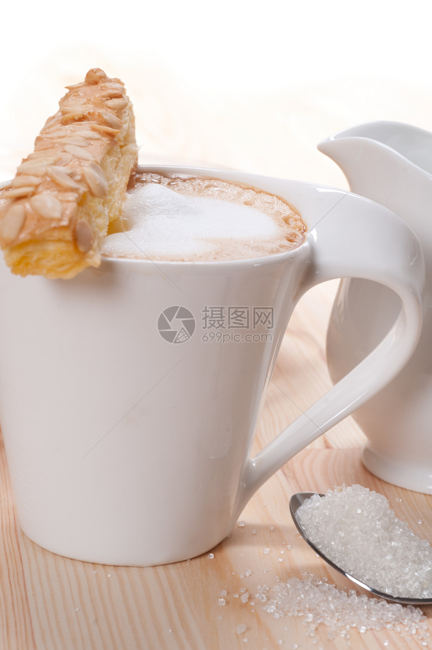 新鲜早餐咖啡和糕点杯子饮料飞碟小吃奶油服务咖啡店液体勺子牛奶图片