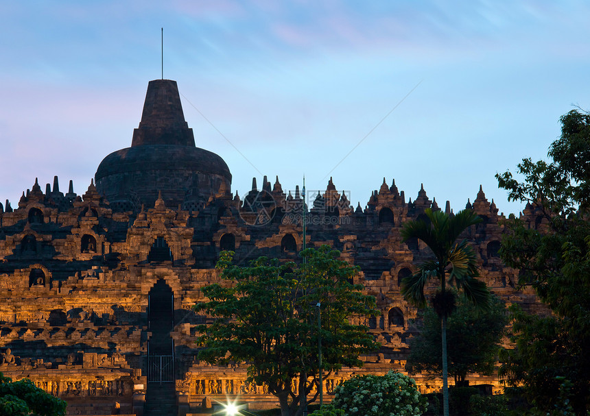 黄昏的Borobudur寺庙旅游佛教徒佛塔游客纪念碑神话废墟传统建筑学石头图片