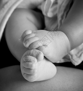 新生婴儿脚从下至下生活投标童年家庭父亲生长公告感情脚趾孩子背景图片