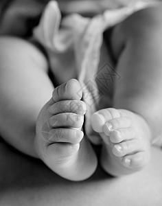 新生婴儿脚从下至下生日脚趾身份生长孩子童年公告投标感情家庭背景图片