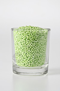 玻璃杯中的斯塔克旗帜食物绿色碳水甜点化合物宏观淀粉珍珠小吃背景图片