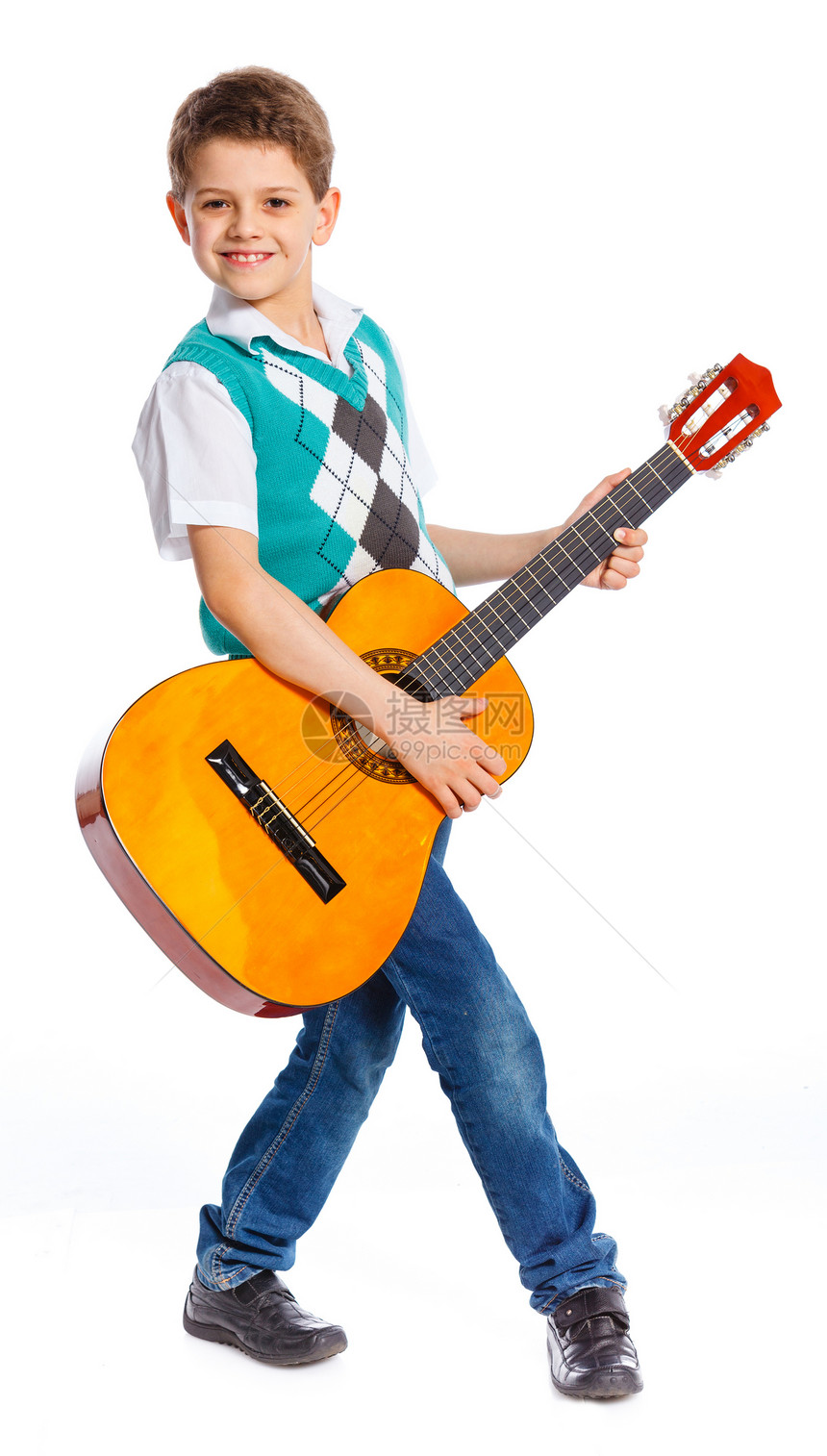具有经典西班牙语吉他男孩吉他戏剧衬衫乐趣乐器男性停留闲暇细绳旋律图片