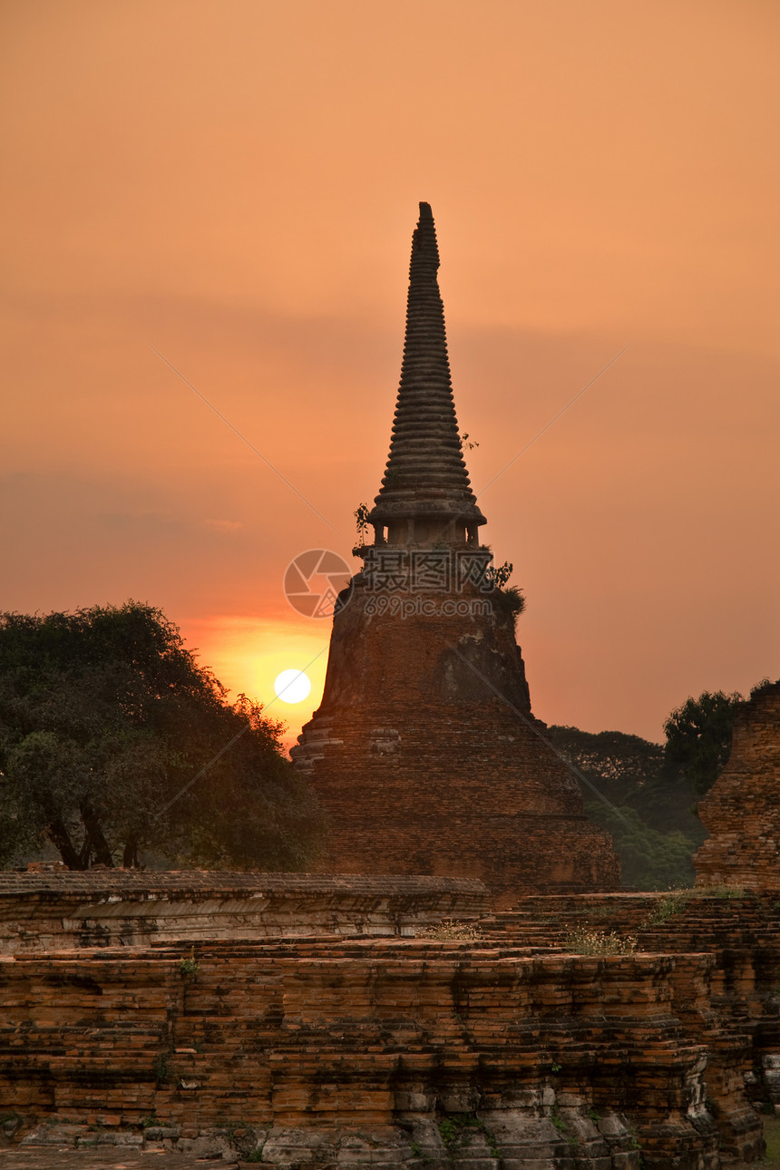 泰国Ayutthaya的Wat Stupa山区佛教徒情调游客旅行寺庙建筑学佛陀金子精神奢华图片