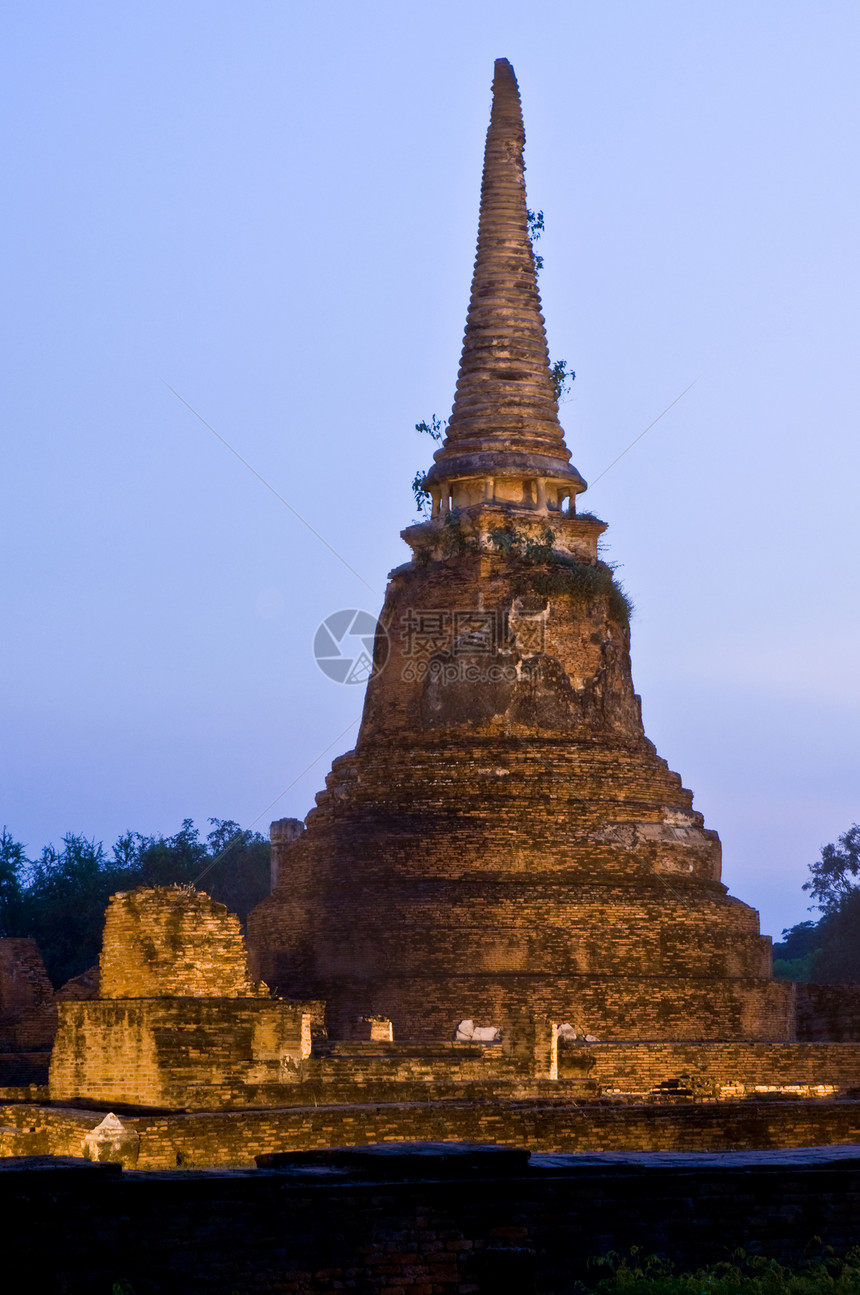 泰国Ayutthaya的Wat StupaCheti异国旅行文化金子建筑学恶魔连体奢华佛陀宗教图片