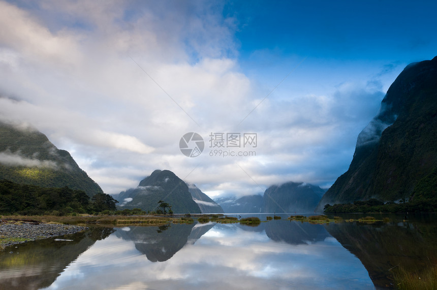 日出时密尔福德多云的早晨声音阴霾场景薄雾风景悬崖旅游蓝色公园岩石山脉图片