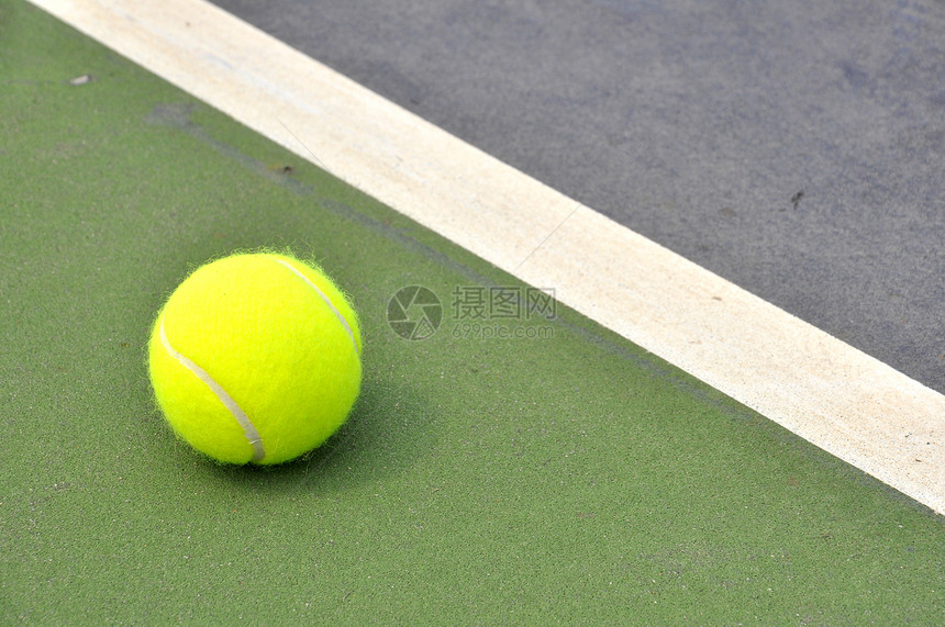 网球压服务比赛法庭闲暇绿色竞赛活动爱好竞技娱乐图片