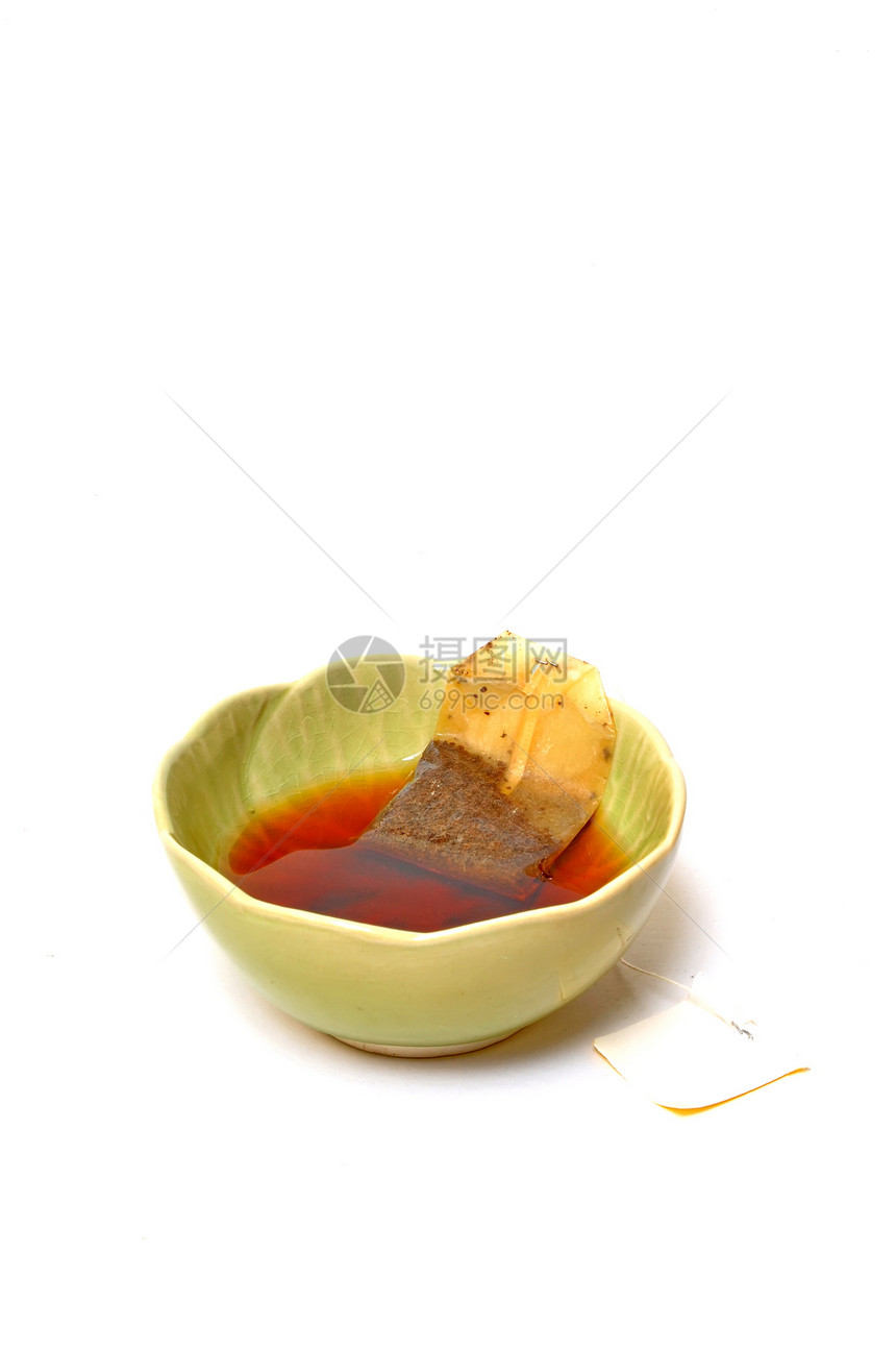 一杯茶黑色食物棕色草本植物早餐液体反射白色茶包杯子图片