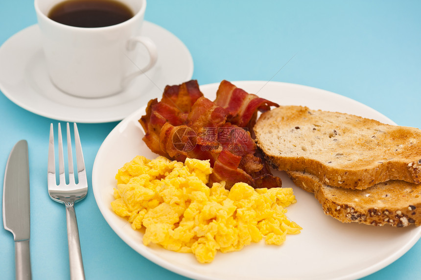 美国早餐 培根炒鸡蛋和咖啡图片
