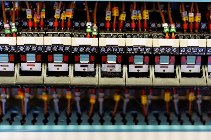 电子中继管理断路器金属组装接触器器具插头电压技术电气图片