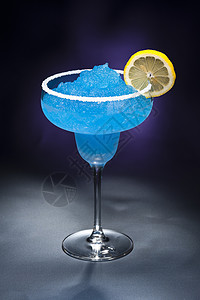龙舌兰蓝色玛格丽塔鸡尾酒热带蓝色食物玻璃庆典饮料液体派对果汁水果背景