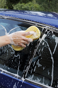 洗车窗户黄色肥皂打扫海绵洗涤高清图片