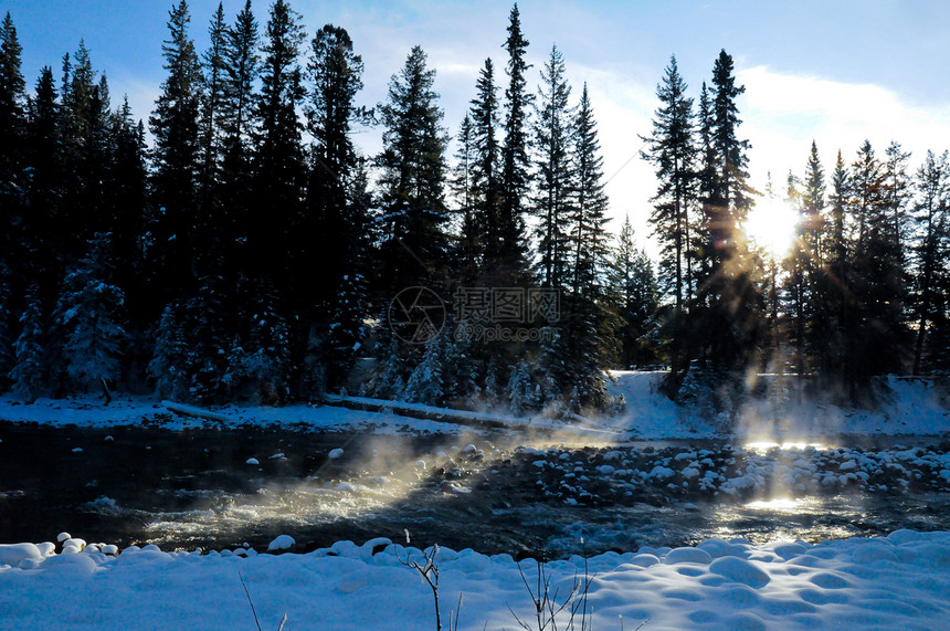 冬季的蒸气河图片